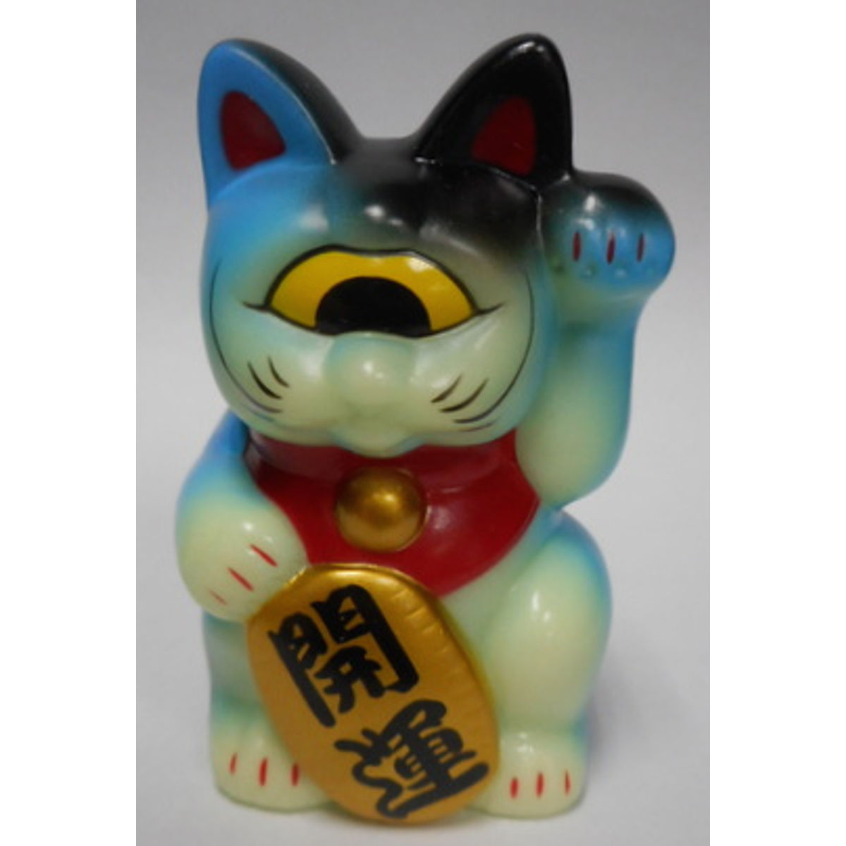 Fortune Cat Baby ( phosphorescent molding / light blue )