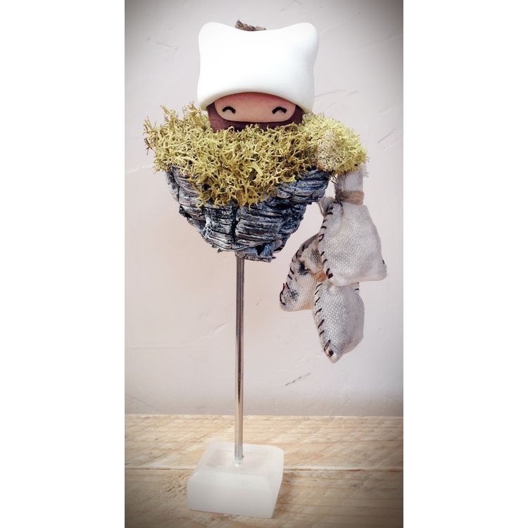 "Hibernation - Ready!" Figurine (2014) by KIBOOCHAN (Eugénie Bazelis)