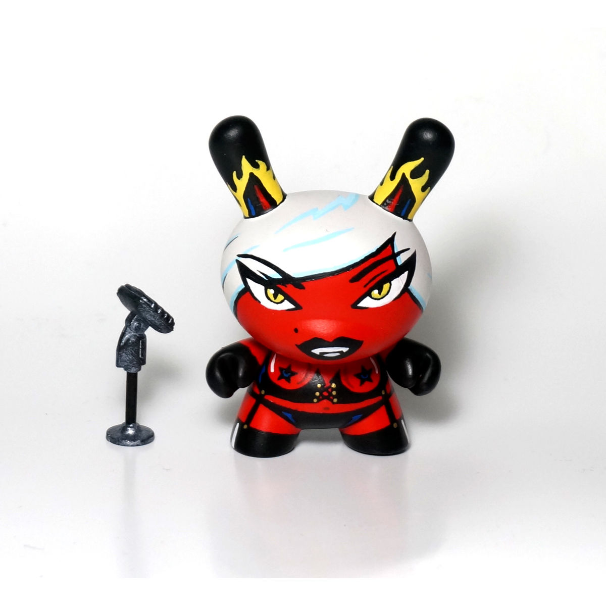 Devil Girl Burlesque Singer