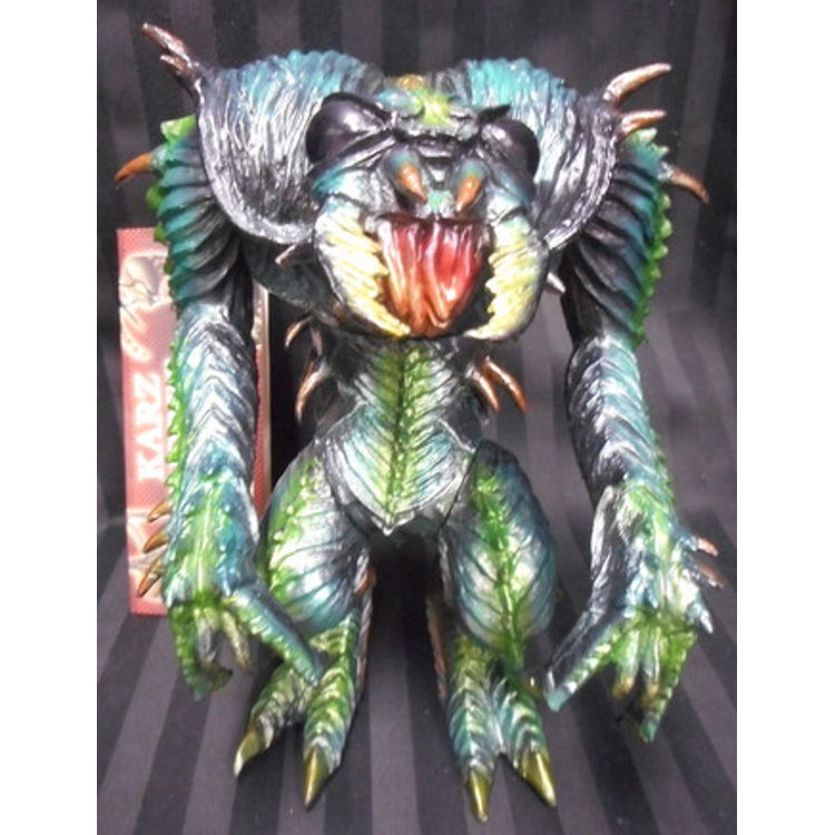 KARZ WORKS Medicom Toy - Hidebehind ( black molding / green paint ) by Karz Works