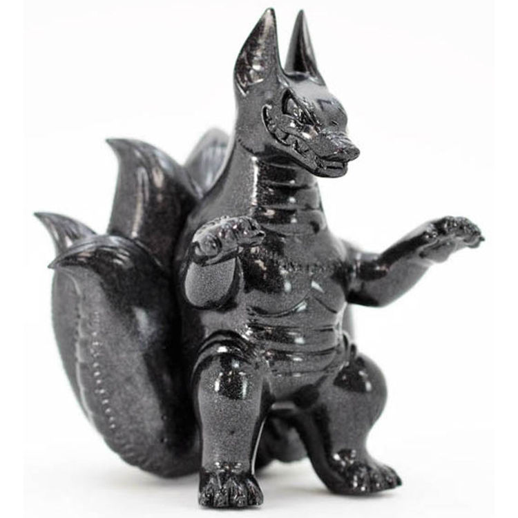 Kyubiro - gloss black by Konatsu Koizumi