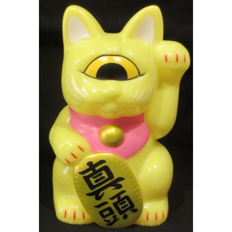 Fortune Cat " Maatama " molded color: yellow ] paint : white , peach , red black yellow eyes by Real X Head (Mori Katsura)