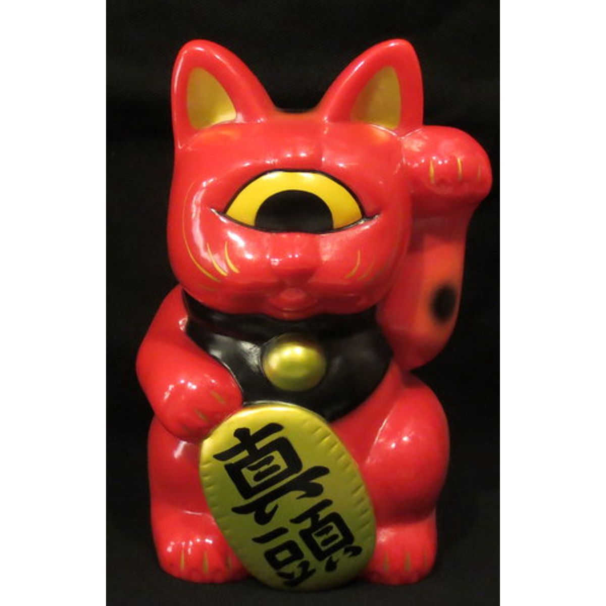 Fortune Cat " Maatama " molded color: red ] paint : black , gold black yellow eyes