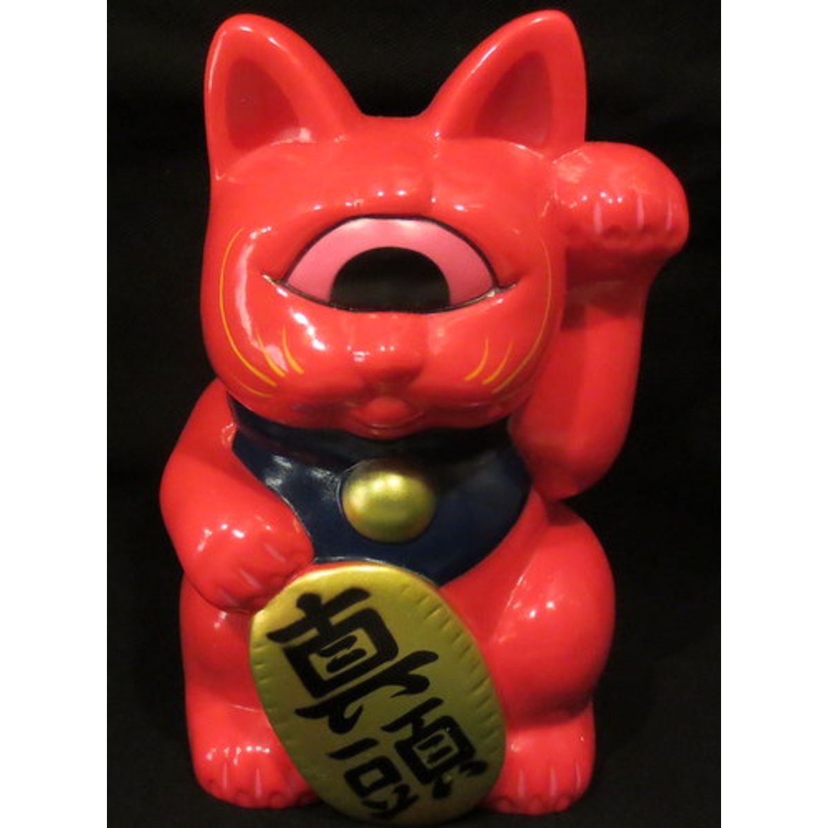 Fortune Cat " Maatama " molded color: red ] paint : black , red , yellow black red-eye