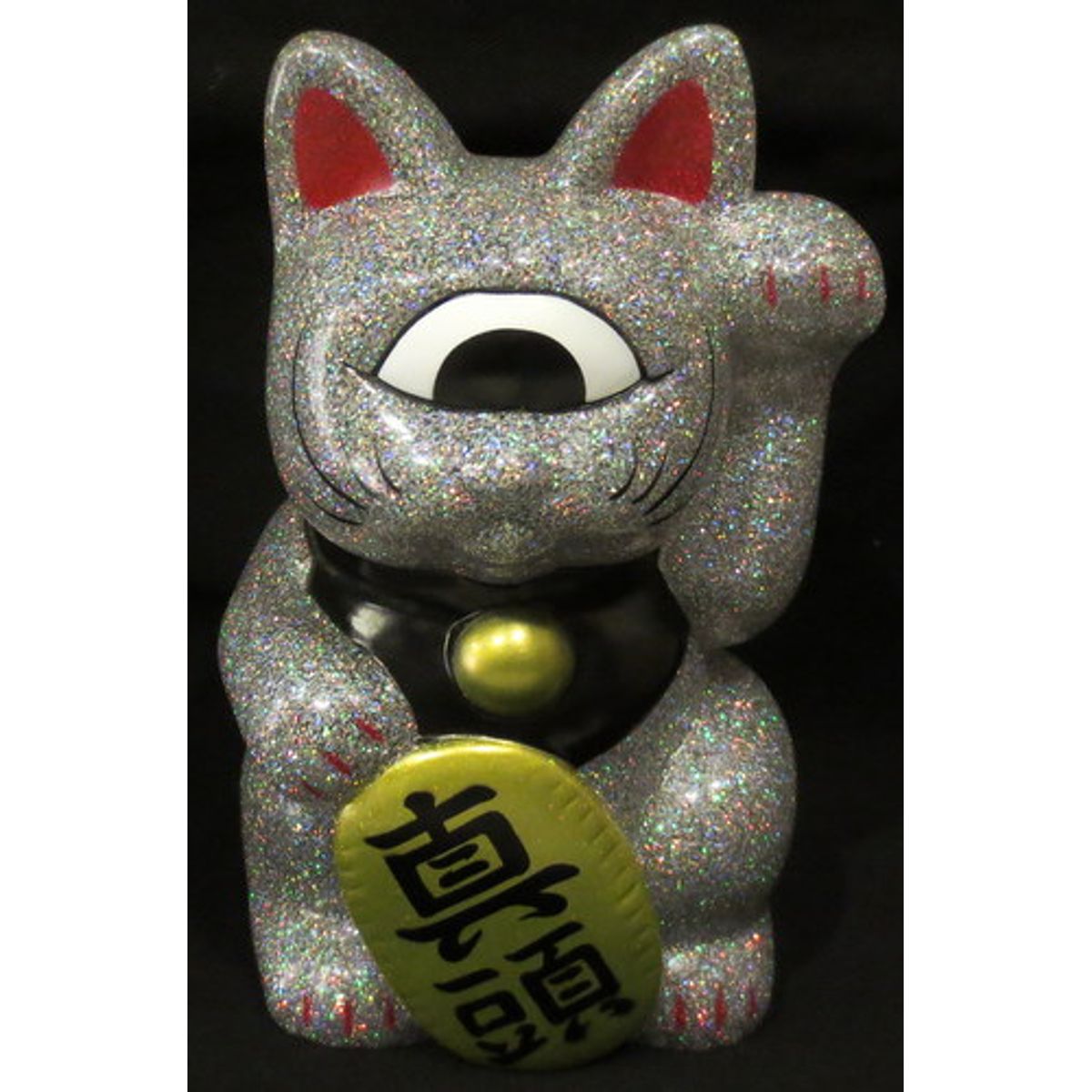 Fortune Cat " Maatama " molded color: Giga lame Silver ] paint : black , red black and white eyes