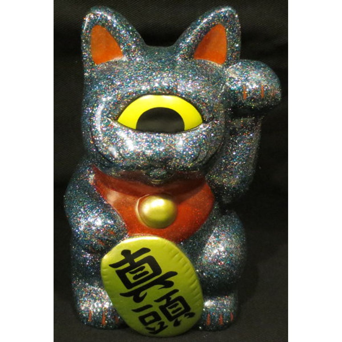 Fortune Cat " Maatama " molded color : Gigarameburu ] paint : red , white black yellow eyes