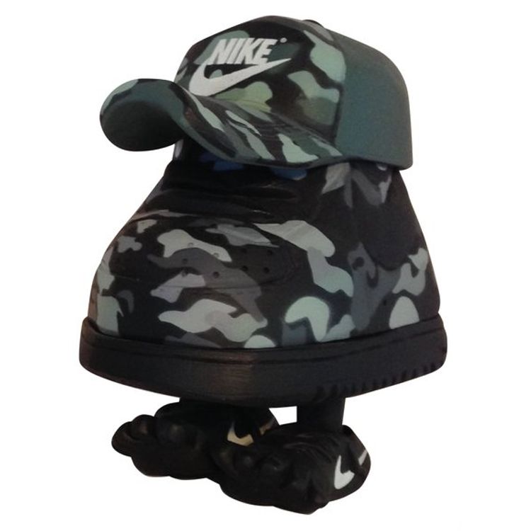 Mr Shoe - 'A Boring Red' Chase version by Michael Lau