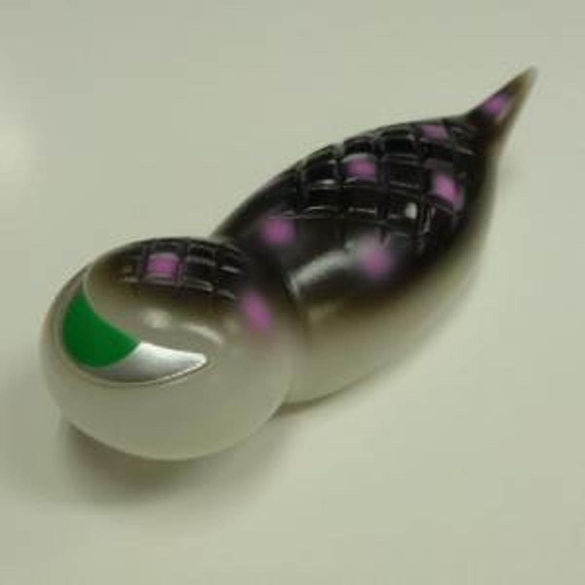 shin-kun - milky white (black) -