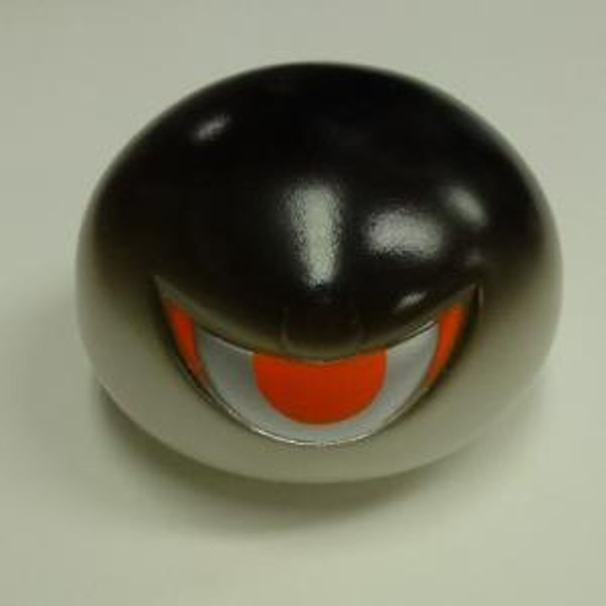 eerie Tai Fook - milky white (black) -