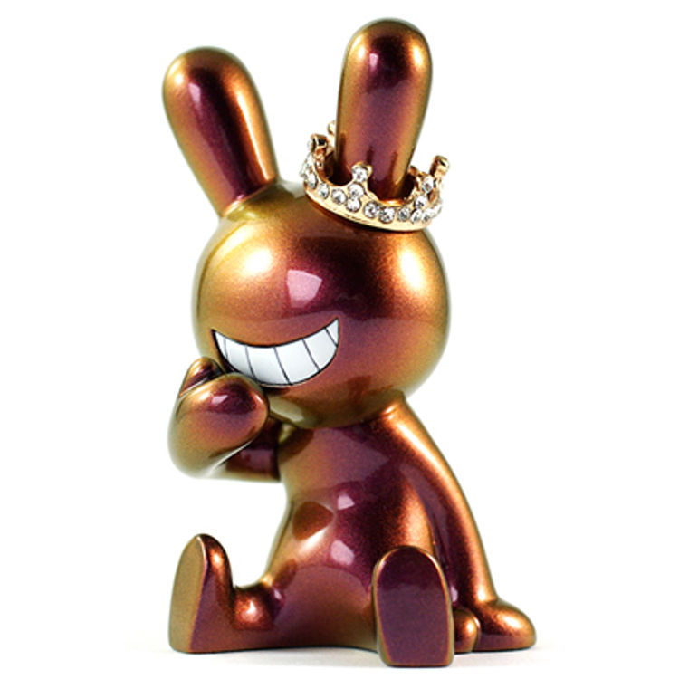 BLACK RABBiT Sitting + crown Majora Torapejimu by Tadayuki Iwa (Black Rabbit)