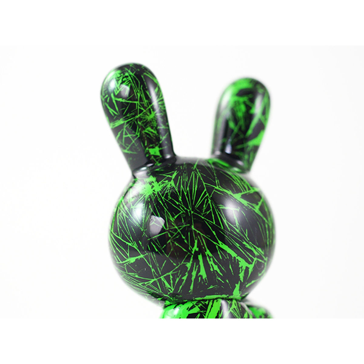 BLACK RABBiT Sitting Green scratch