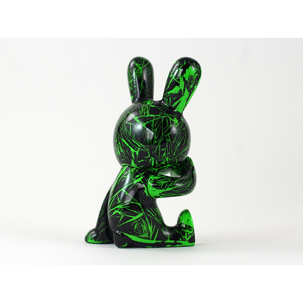 BLACK RABBiT Sitting Green scratch