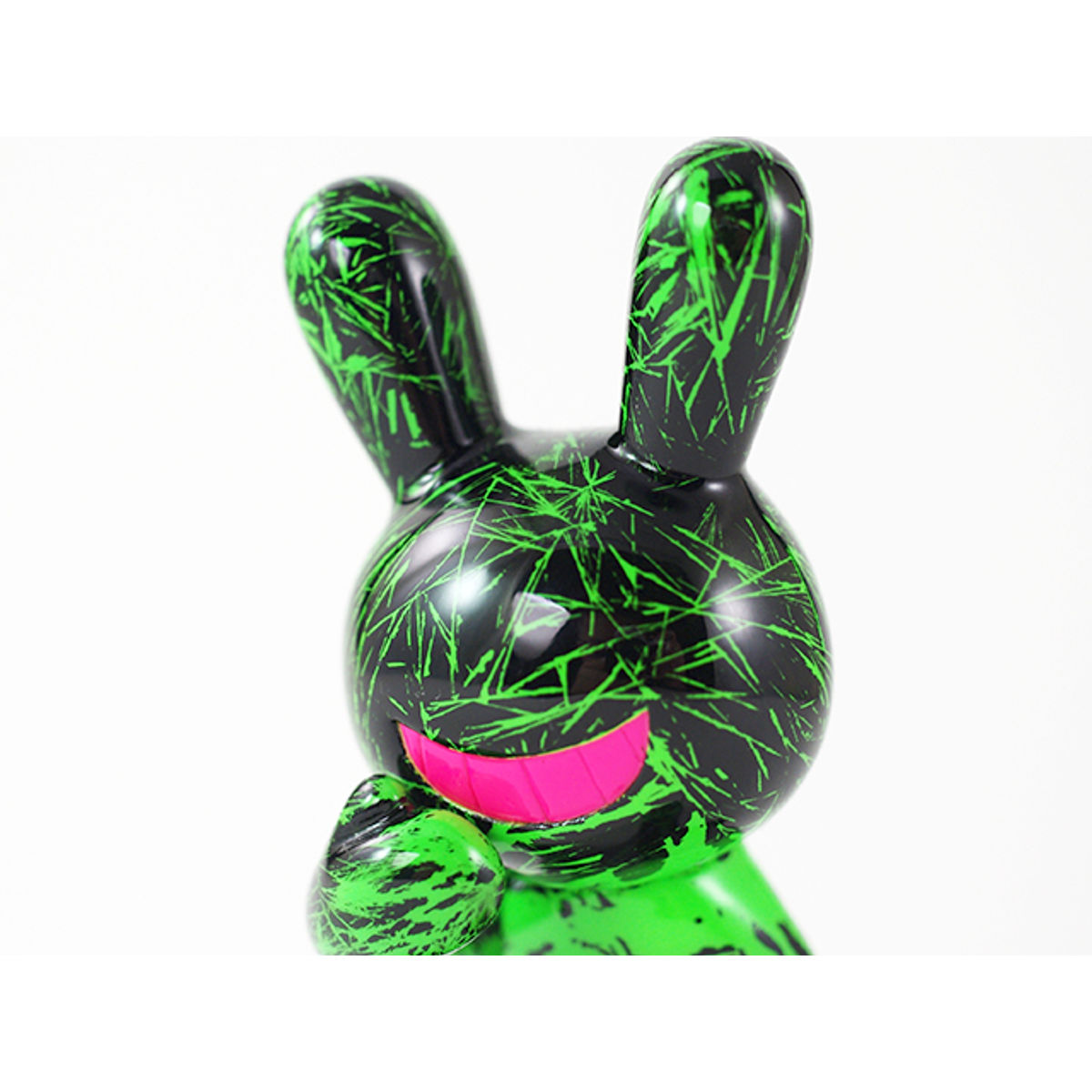 BLACK RABBiT Sitting Green scratch