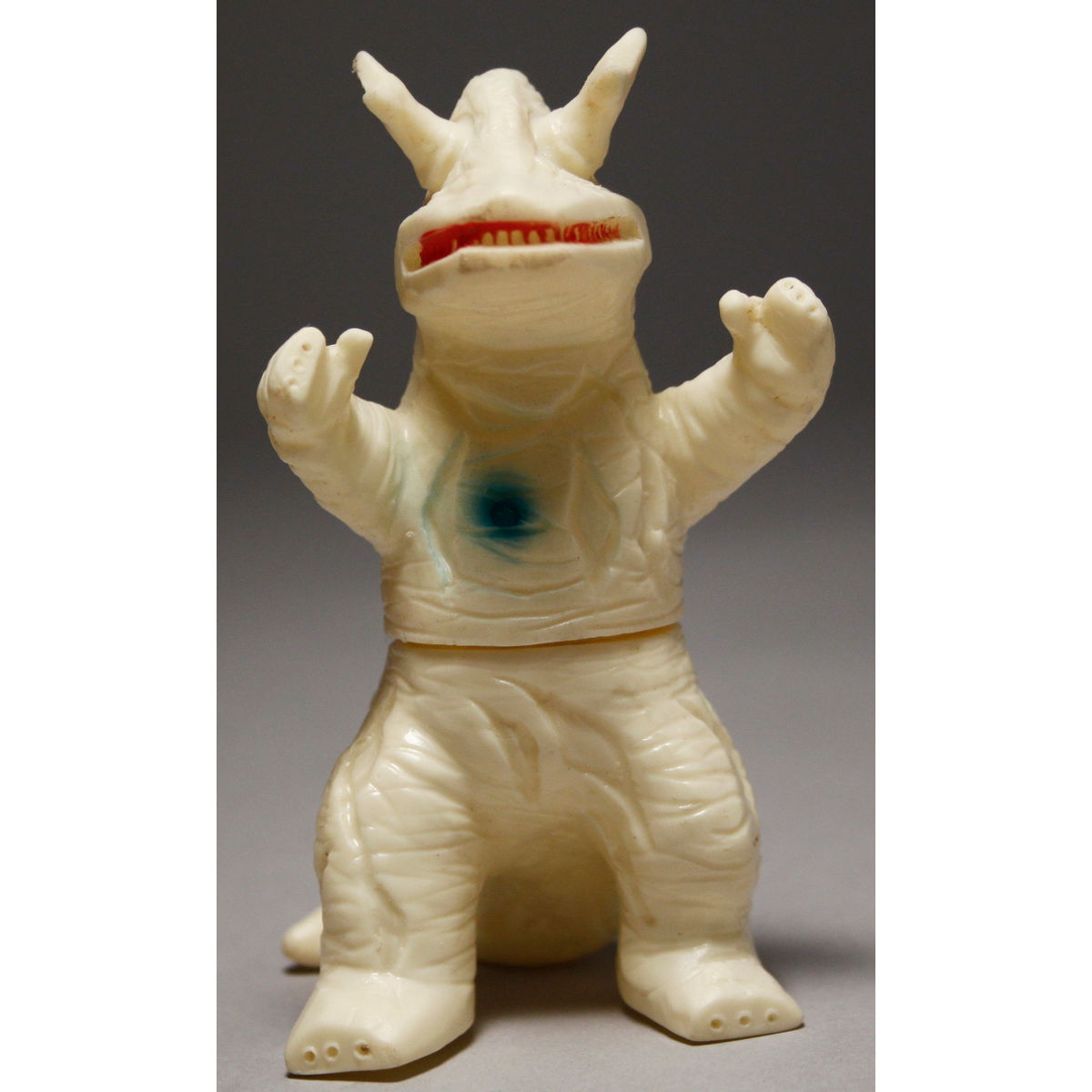 Bullmark [ Jer King mini Soft Vinyl / white molded into ultramarine blue ]