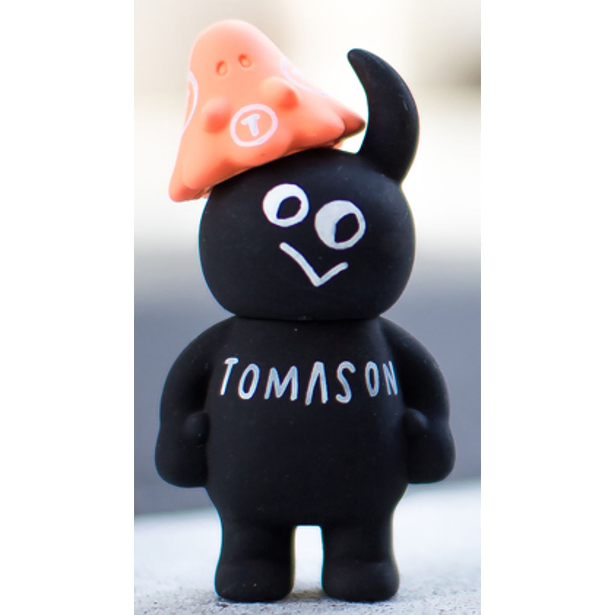UAMOU MEETS TOMASON - black