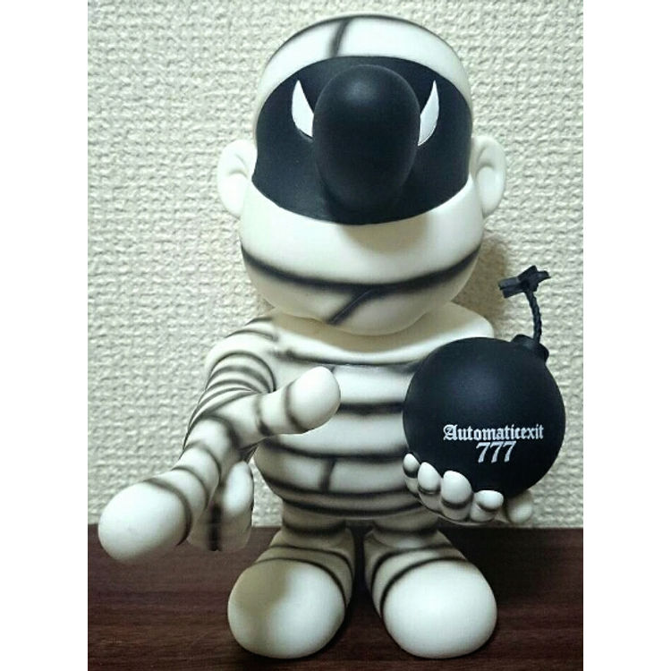 TWIM MUMMY BOMBER M size by Twim (The World is Mine)