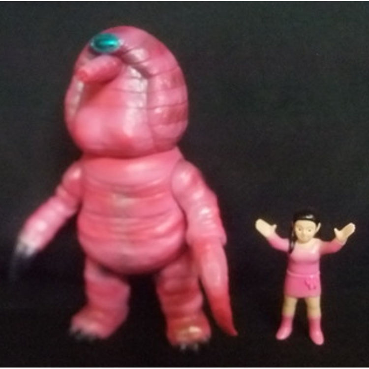 Limited WF2013 of peach Gray armadillo & mystery woman by Toei