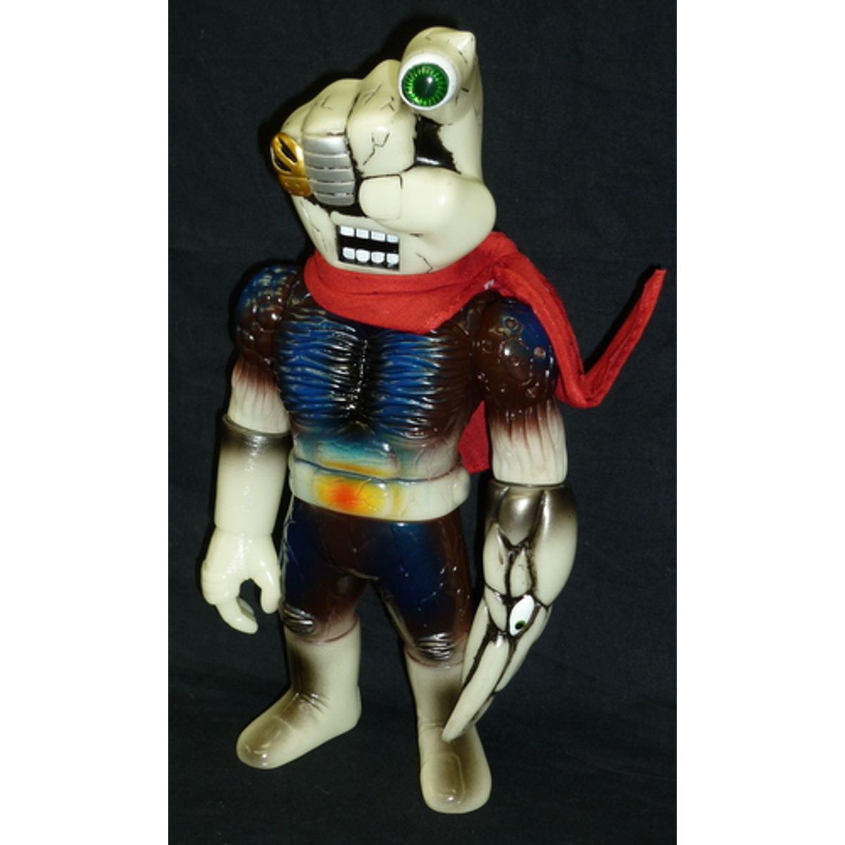 Yubiosu  ( phosphorescent molding / tea . Blue ) - green eye