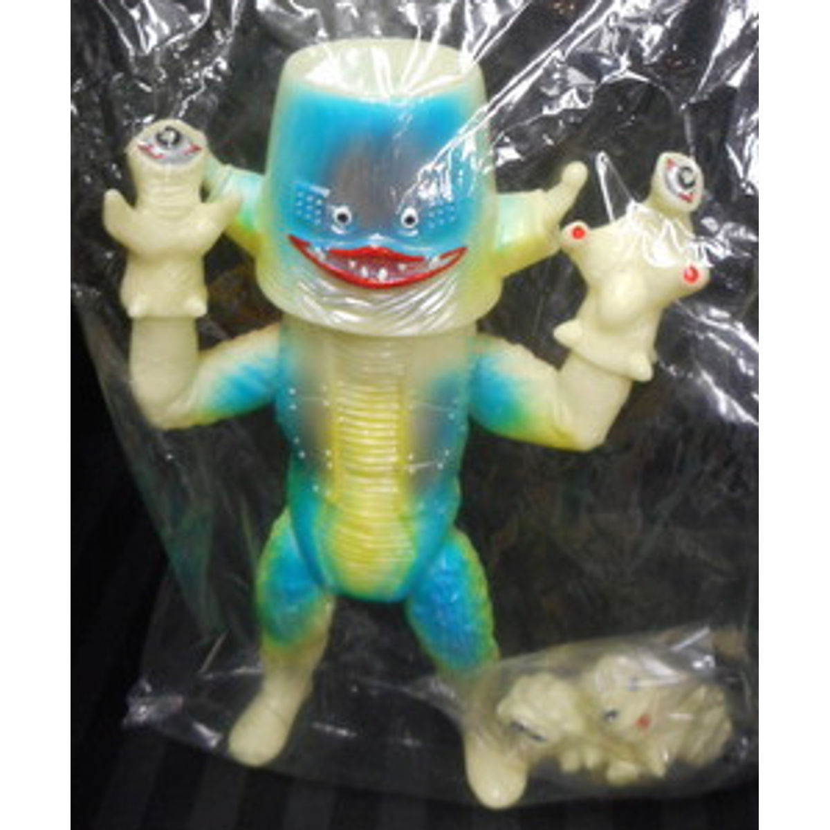 Eregabu [ Puppet Seijin / ( phosphorescent molding / light blue spray ) ]