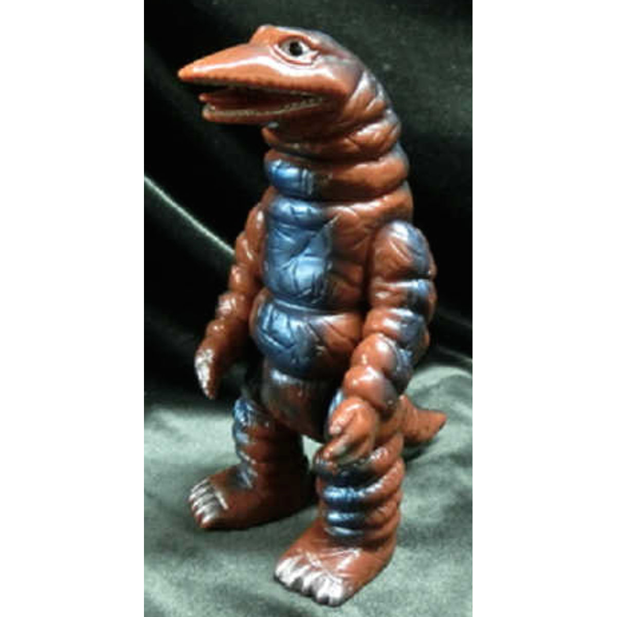 Poppy Bullmark reprint Monster Series Telesdon brown molding