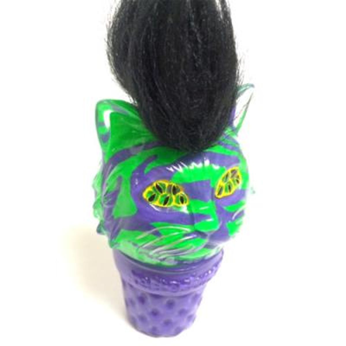 MANY EYES CAT ICECREAM (MOHAWK)