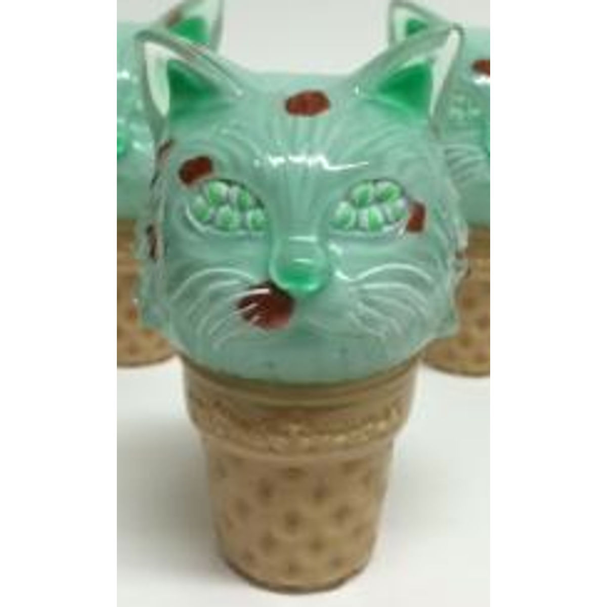 MANY EYES CAT ICECREAM mint x chocolate chips