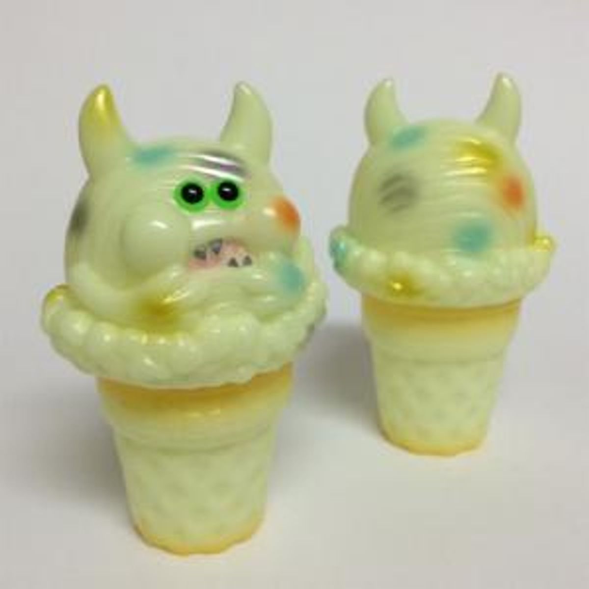 Ice Cream Monster - Dcon GID - 2 eyes