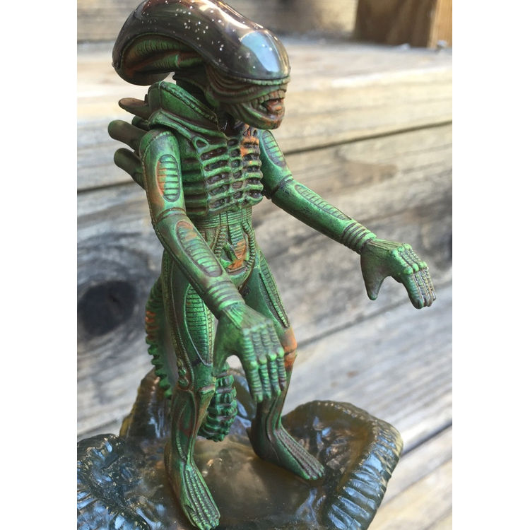 Customized alien figure by DrilOne