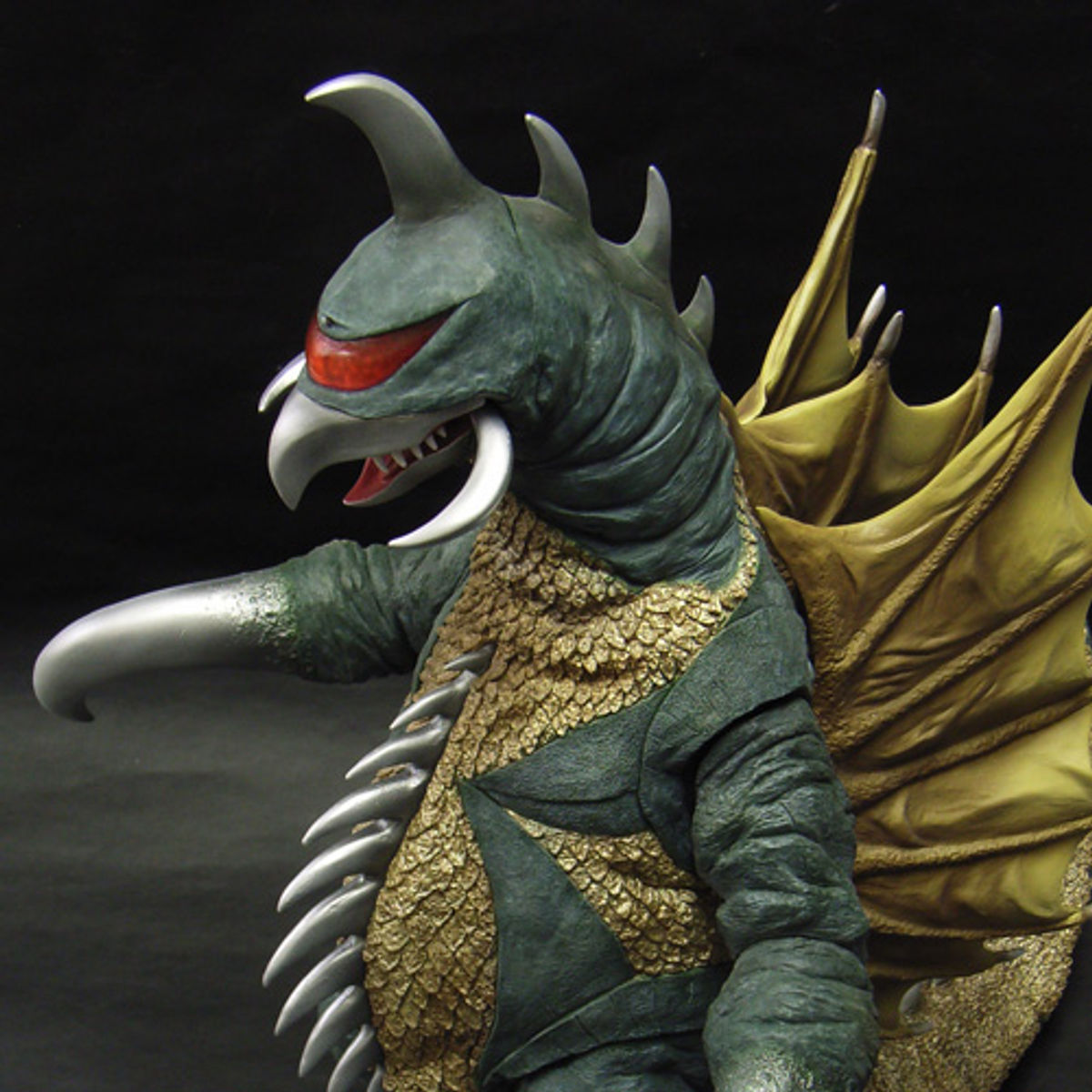 Toho Series Gigan 1972 emission ver. 300 Limited Edition