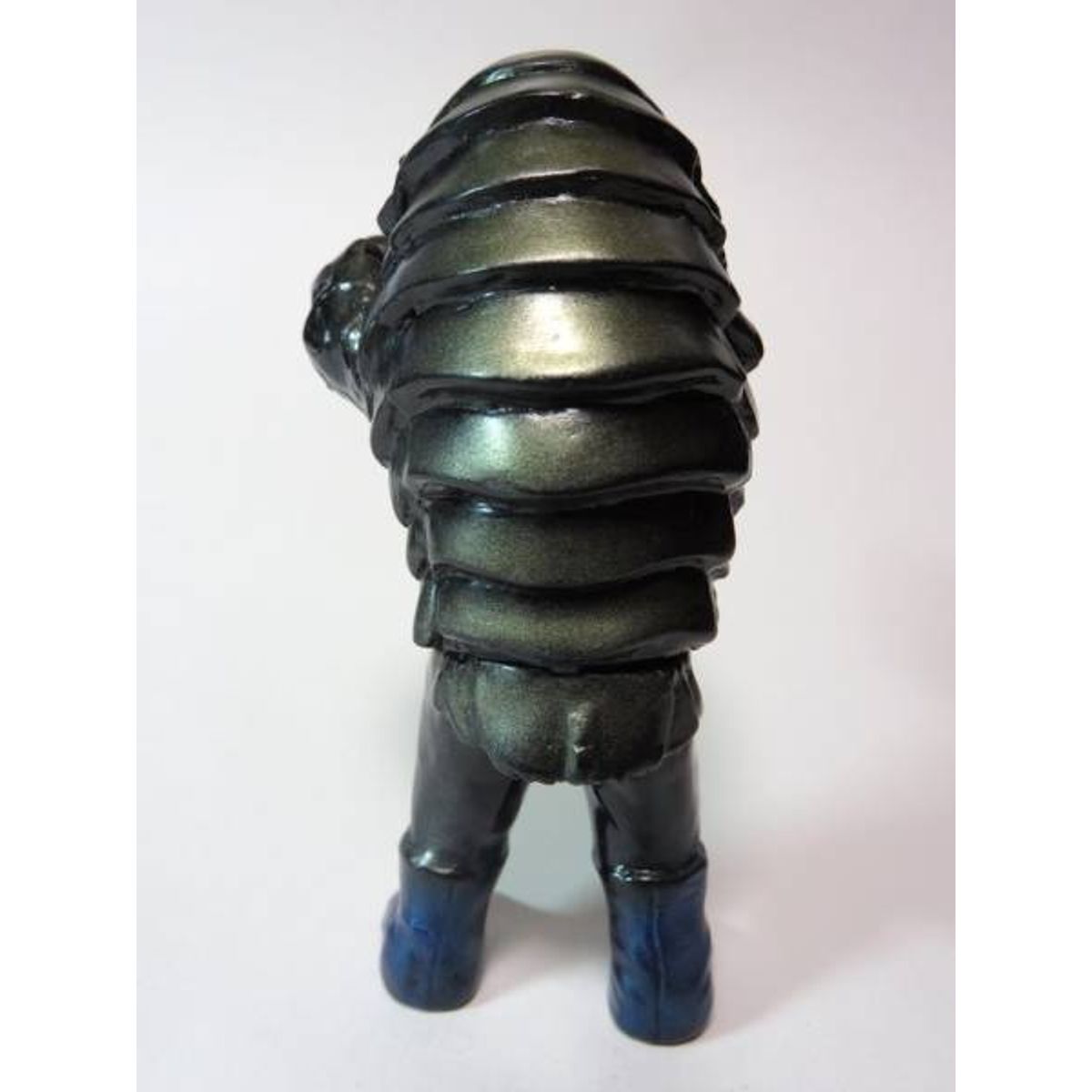 Yamomaku Giant isopod man Phase 1 - Black Molding