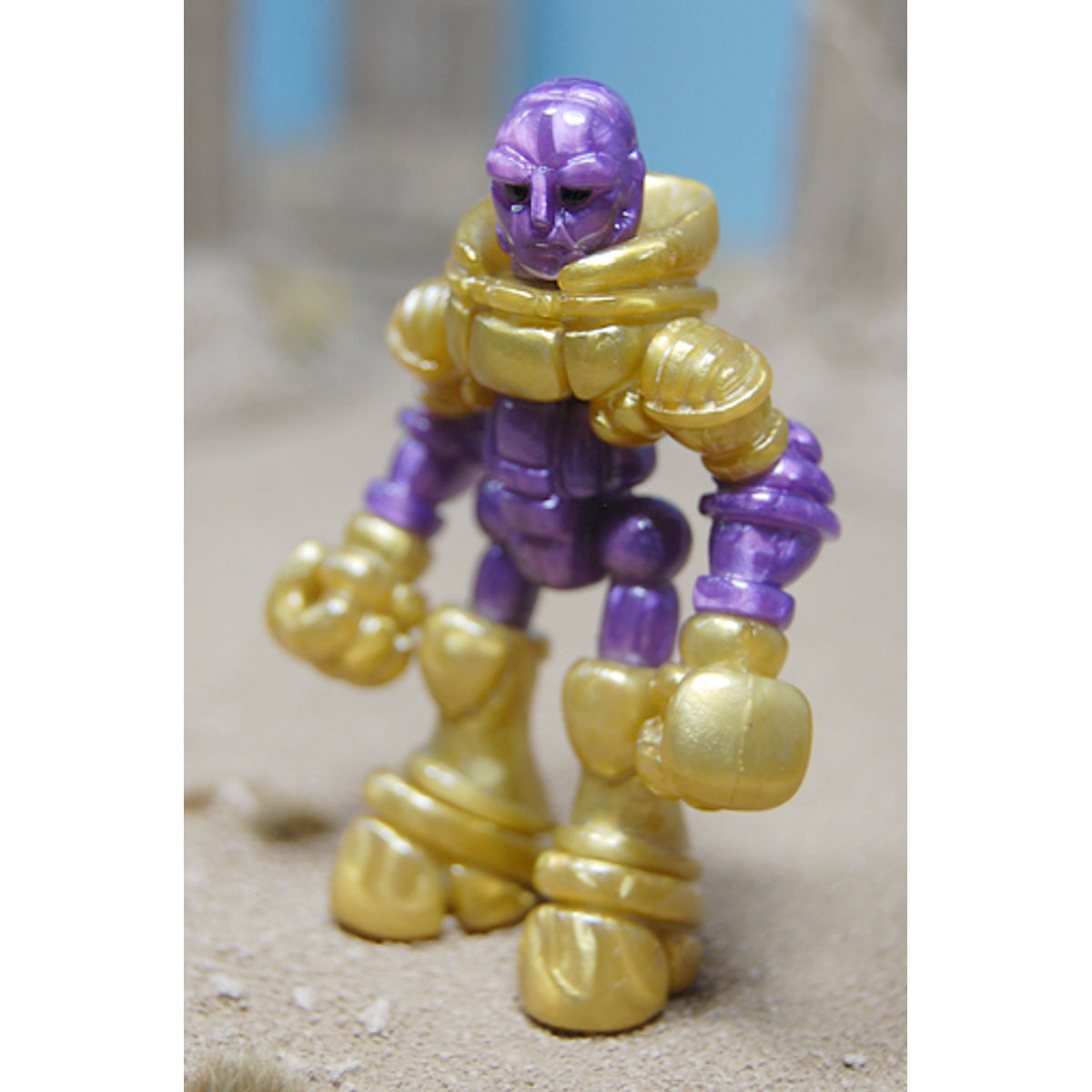 Dyelander – yellow chest