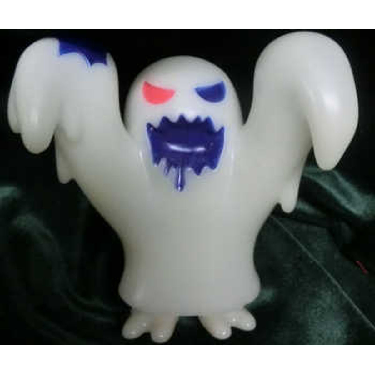 ghost (phosphorescent molding)