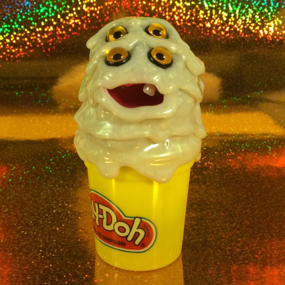 Play-Doh Melt (Pearl with 4 yellow eyes)