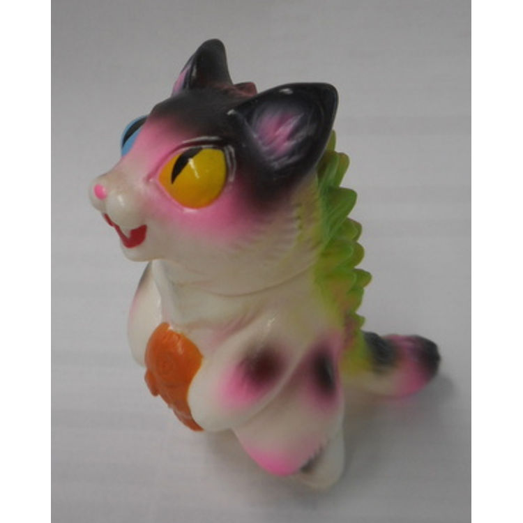 Beans Negora / ( white molding / Odd-eyed cat ) by Konatsu Koizumi