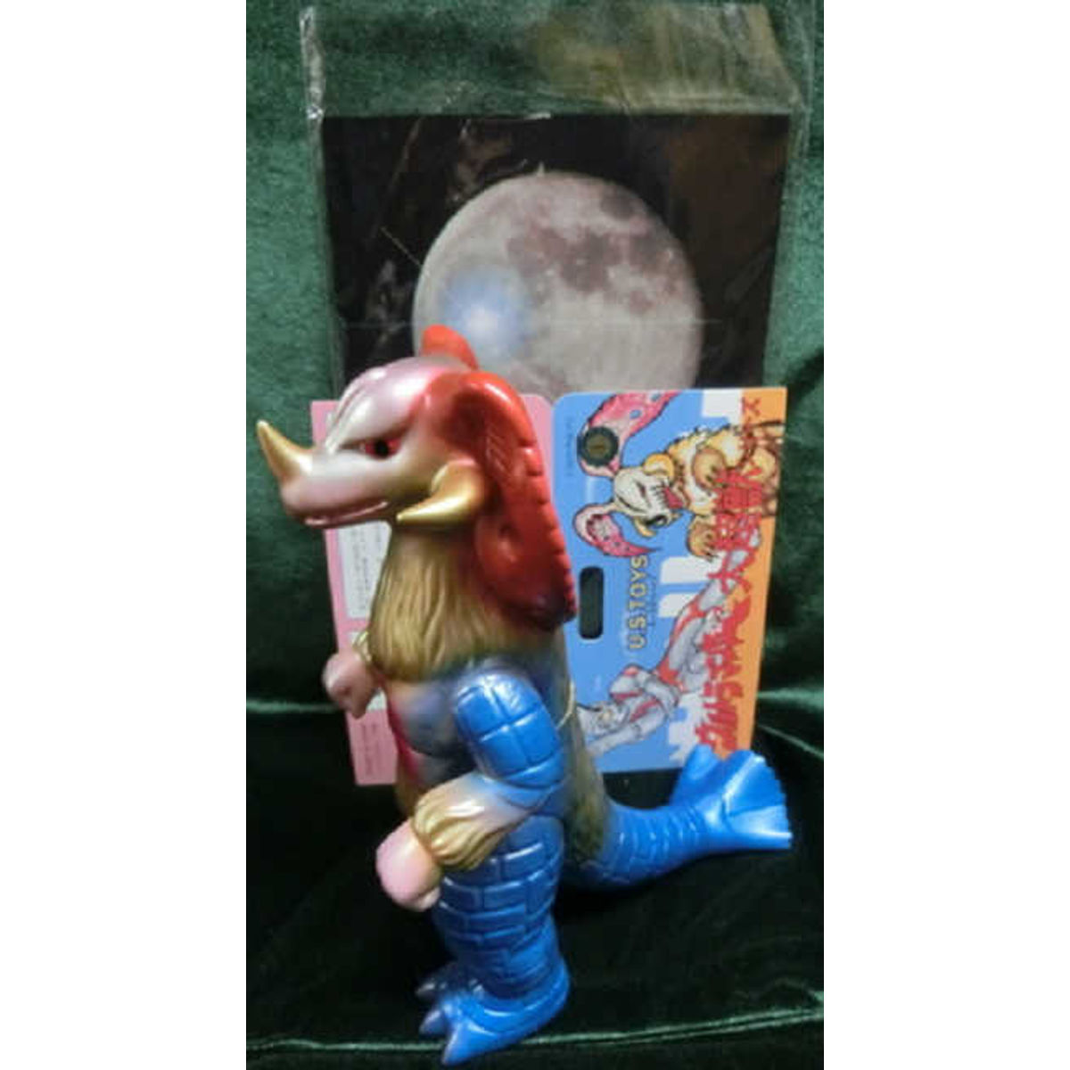 USTOYS Ultraman A large ultra beast series Lunaticks (Pink molding)