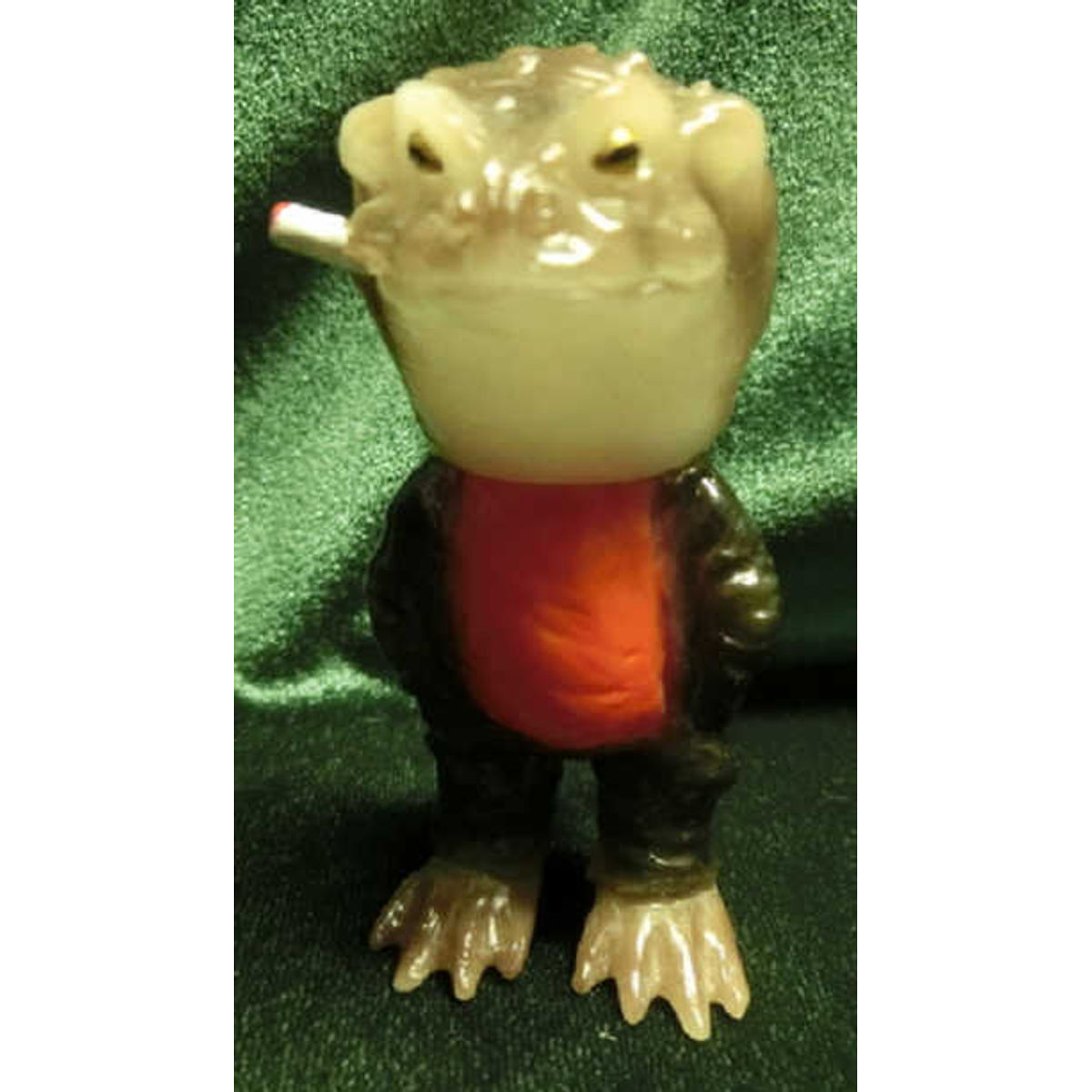 Yamomaku Large Monsters Series frog Bancho (phosphorescent molding / red shirt)