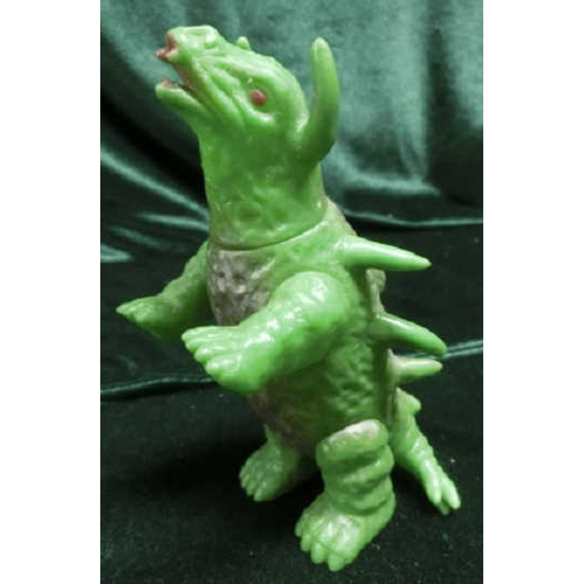 Bullmark middle size Magunedon green molding