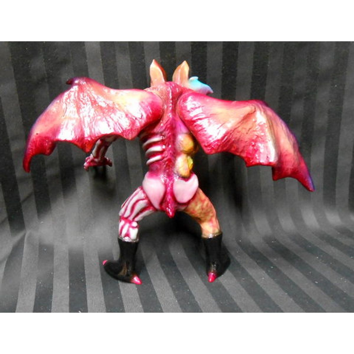 Dream Rocket [ vampire bats human / purple molded ]