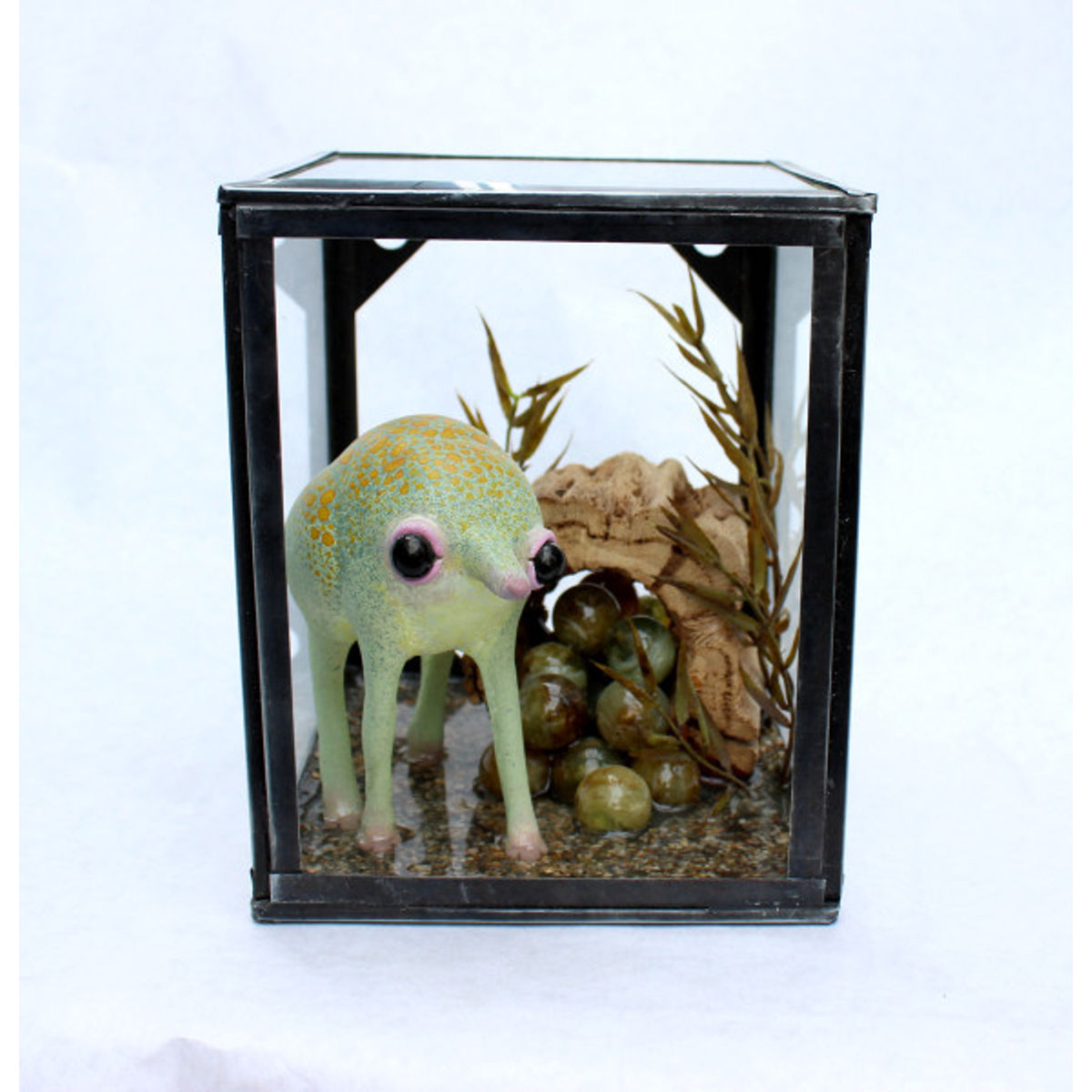 Female Meinan with Clutch