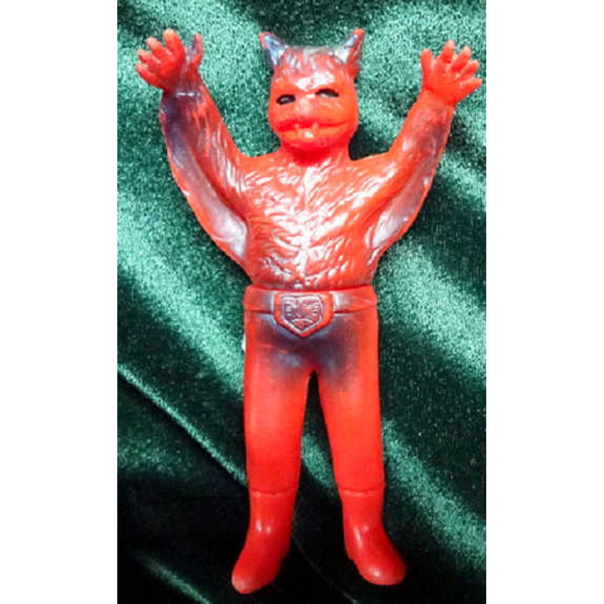 Poppy Minisofubi Rider flying squirrel over dollar red molding