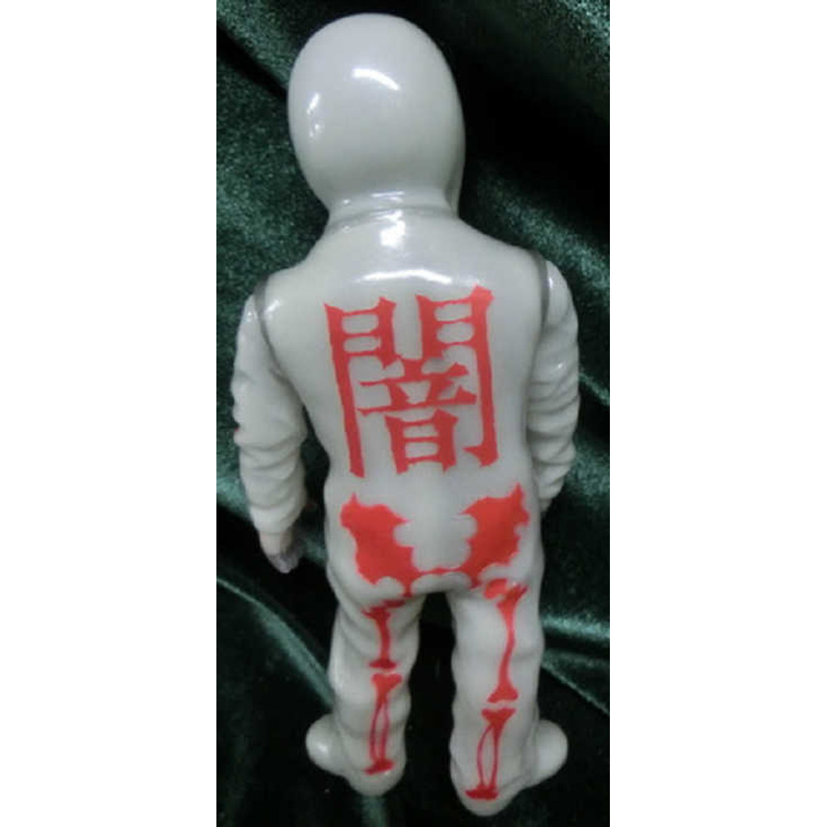 Skullman - (clear × phosphorescent / double molding / bone / red / back / darkness)