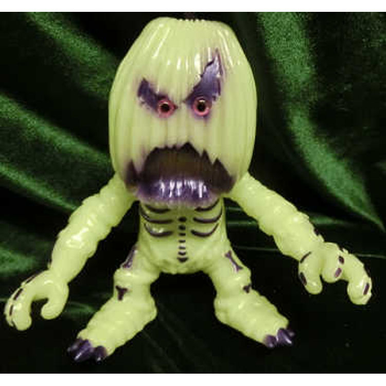 VINYL JUNKIES SKULL ZOMBI (phosphorescent molding / Purple) by Vinyl Junkies