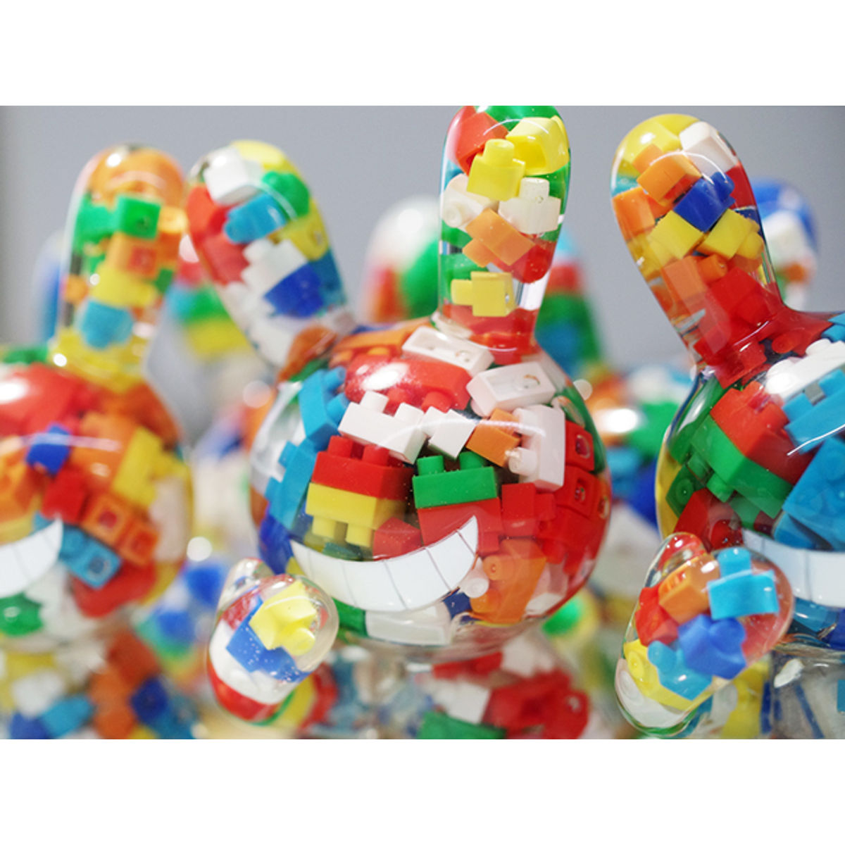 BLACK RABBiT Sitting resin containing block