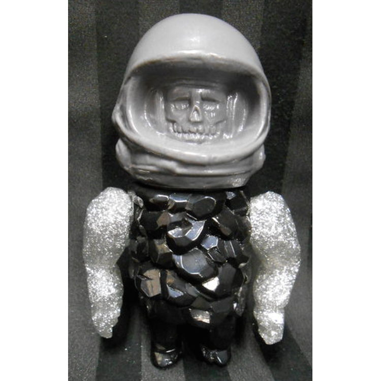 Custom Soft Vinyl ( Head: Gray / Body: black / arm : silver lame ) by Grody Shogun