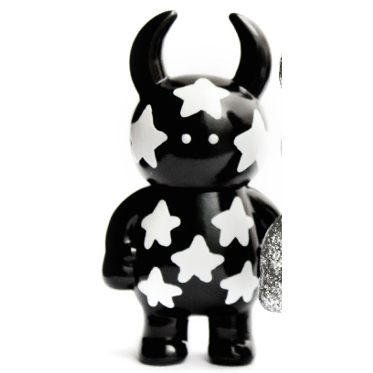 STAR Uamou ( POPBOX exclusive ) - black w/ white eyes