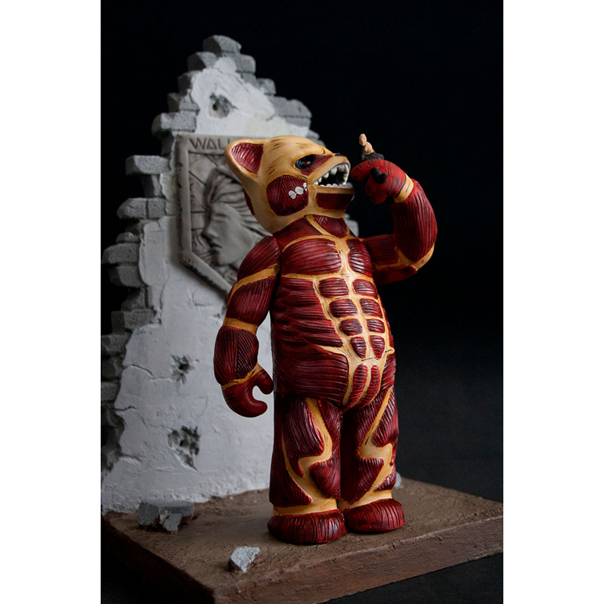 COLOSSAL TITAN TARGET