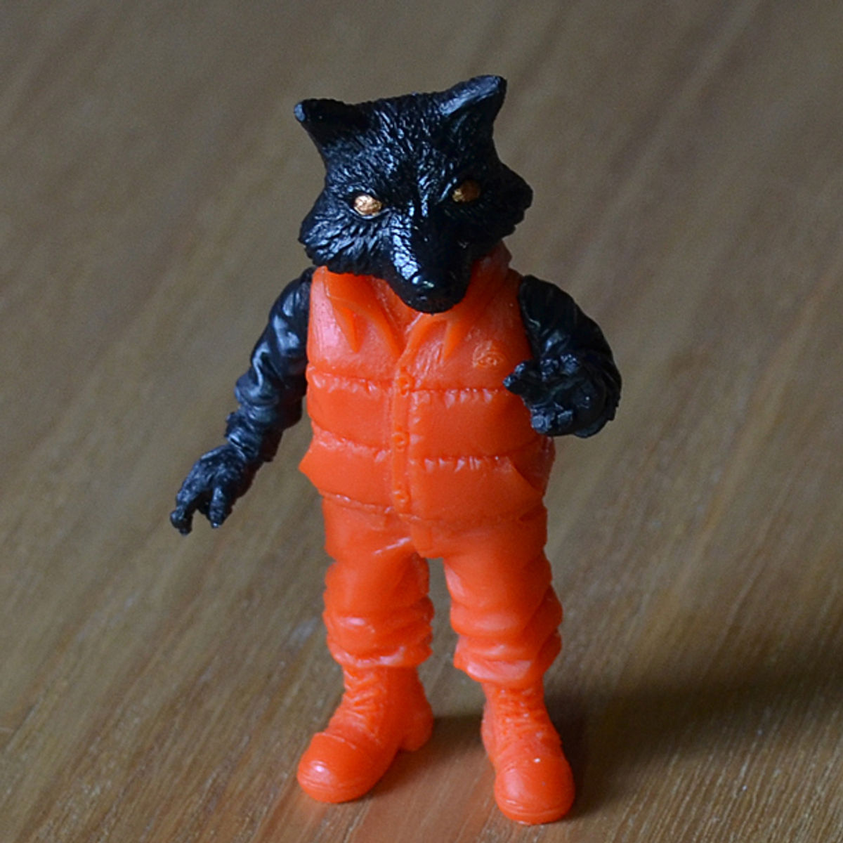 Darwin (orange/black mixed parts)