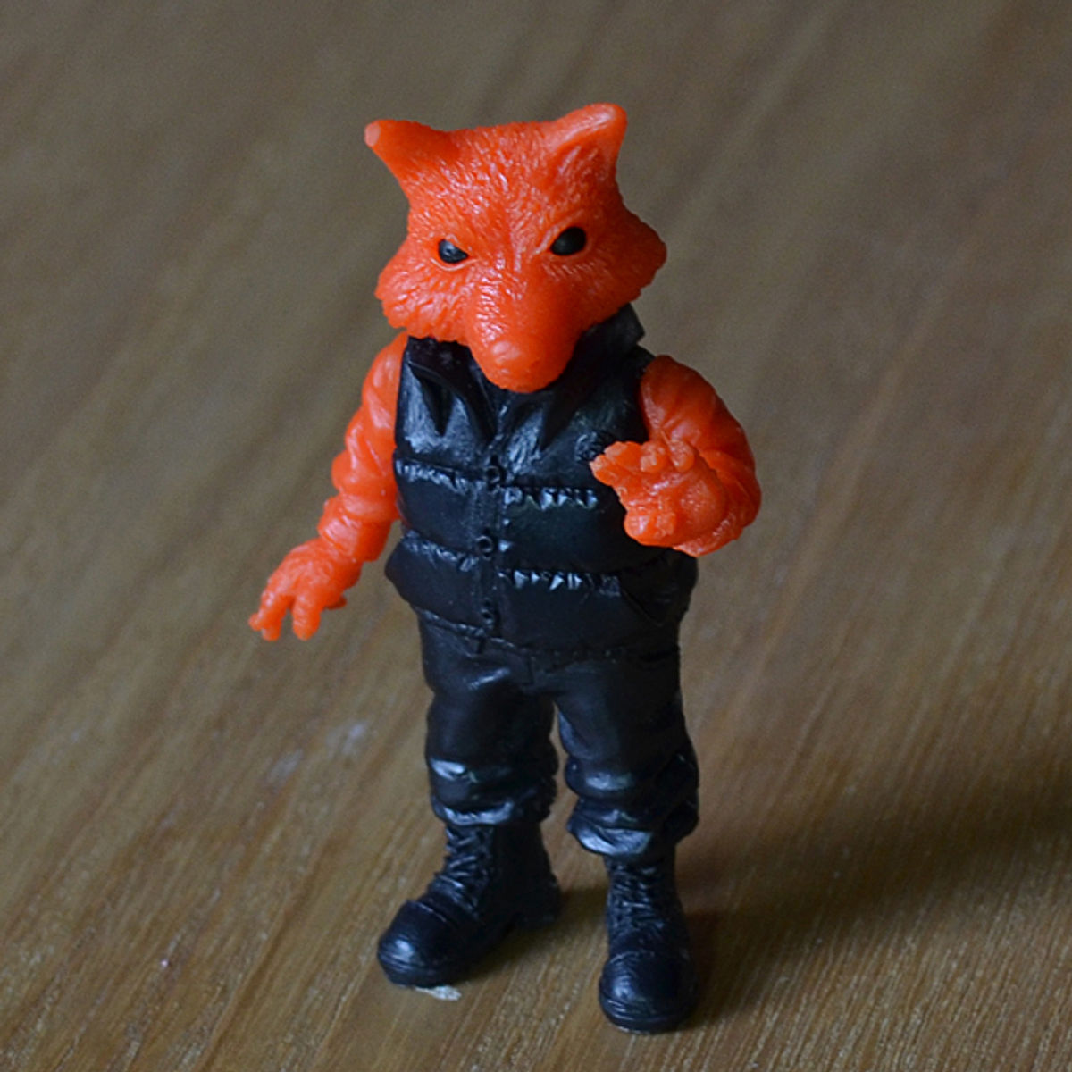 Darwin (black/orange mixed parts)