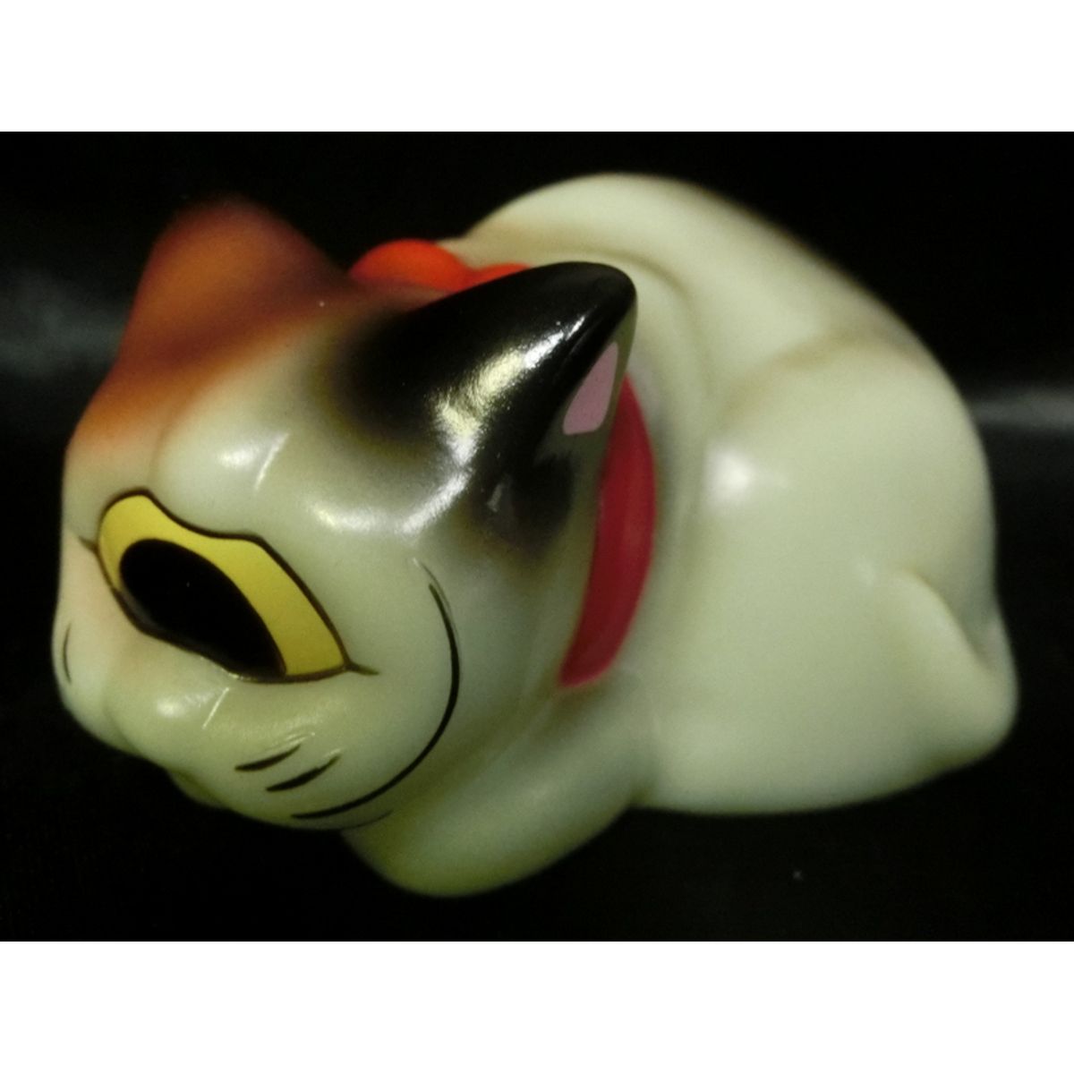 sleeping fortune cat ( phosphorescent / Brown )