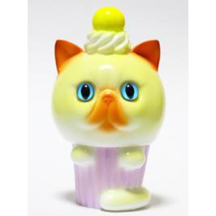 Exotic short hair cup cake: custard color by Aya Takeuchi